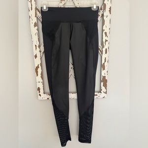 Chichi Active Leggings Black With Mesh And Sheen Detail Size XS Made In The USA‎